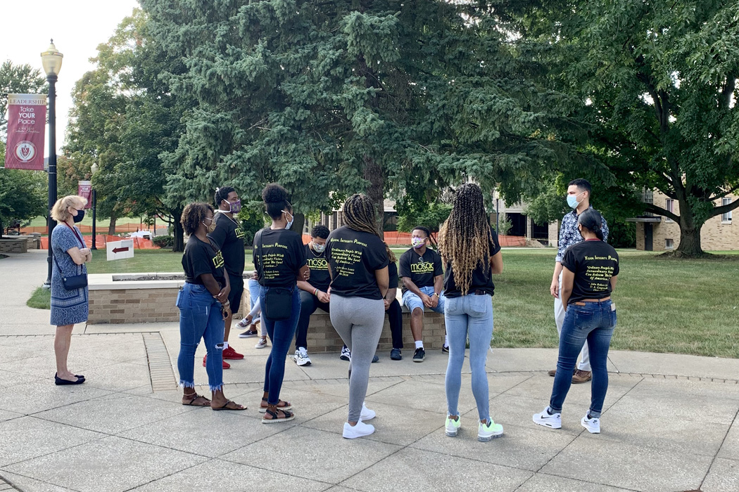 Dr. Aaron Palmer meets with Walsh freshmen during Orientation